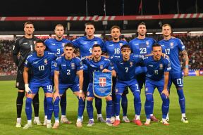 Reprezentacija Srbije u plavom dresu protiv Engleske na Marakani