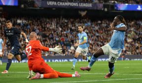 Vanja Milinković Savić prima gol protiv Mančester sitija strelac Žeremi Doku
