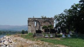 Manastir Svetih Sergija i Vlakha (2).jpg
