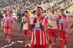 Nemanja Radonjić slavi pobedu u derbiju protiv Partizana.
