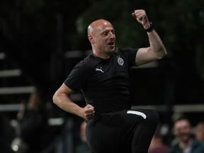 Nekadašnji fudbaler i trener Partizana Igor Duljaj slavi gol.