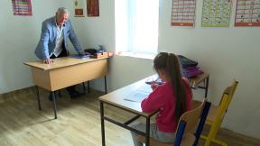 Monika je jedina učenica u školi koja je bila zatvorena punih 25 godina (4).jpg