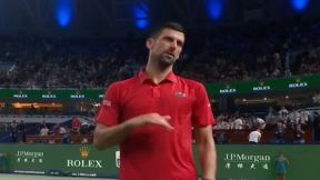 Novak Đoković odmahuje rukom.jpg