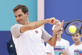 Rodžer Federer na teniskom terenu u Parizu