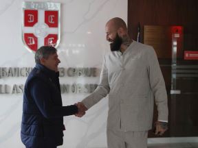 Selektor Dragan Stojković Piksi i golman Vanja Milinković-Savić.