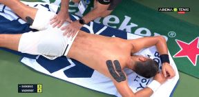 Novak Ðoković medicinski tajm-aut (4).jpg