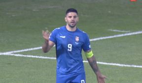 Aleksandar Mitrović u šoku jer ga Piksi vadi iz igre