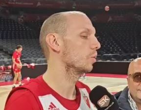 Dejan Davidovac daje izjavu na treningu