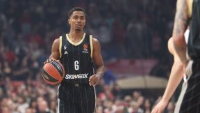 Teo Maledon vodi loptu u meču Crvena zvezda - ASVEL u Beogradskoj areni