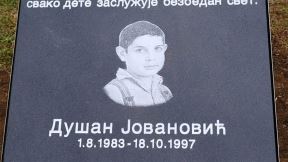 spomen ploča Dušanu Jovanoviću.jpg