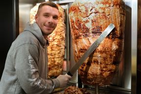 Lukas Podolski u svojoj brzoj hrani