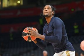 Ebuka Izundu na meču protiv Real Madrida