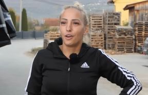 Samohrana majka Melisa Mujčinović  vozi kamion težak 40 tona (1).jpg