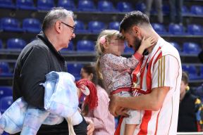 Nikola Kalinić grli ćerku (5).jpg