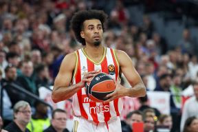Džordan Nvora u dresu Crvene zvezde.
