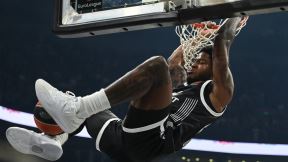 Tajrik Džouns zakucava na Partizan Barselona