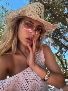 Ksenija Knežević na putovanju na kom se verila