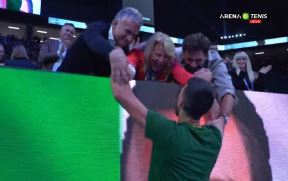 Novak Đoković sa ocem i majkom i bratom Markom u Atini