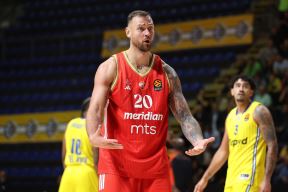 Donatas Motiejunas se svađa sa sudijom na Zvezda Makabi