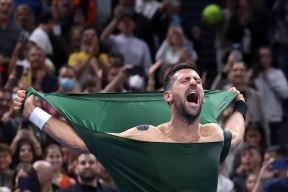 Novak Đoković slavi osvajanje turnira u Atini