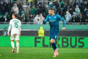 Edin Džeko slavi gol protiv Rapida u Beču