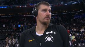 Nikola Jokić daje izjavu posle utakmice.