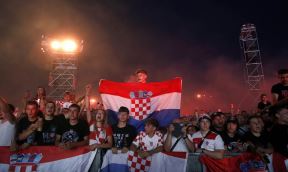 Hrvatske zastave na koncertu Marka Perkovića Tompsona