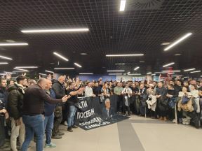 Navijači Partizana dočekuju Željka Obradovića (5).jpg