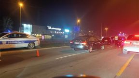 Sudar u ulici Jurija Gagarina, policija i hitna na terenu, otvorio se er beg (4).jpg