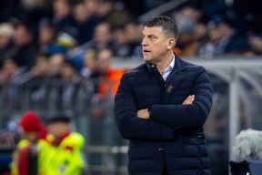 Trener Crvene zvezde Vladan Milojević vodi utakmicu Šturm Zvezda
