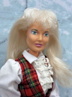 Lepa Brena lutka (3).jpg