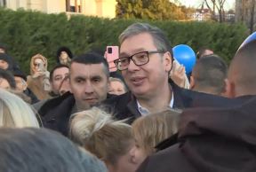 Aleksandar Vučić u Božićnom seocetu (4).jpg