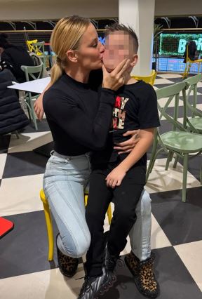 Milica Dabović sin Amerika tagovi (3).jpg