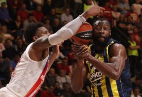 Tonje Džekiri u dresu Fenerbahčea