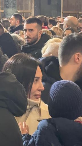 Ceca na pričestu i božićnoj liturgiji sa unucima u Hramu Svetog Save (2).jpg