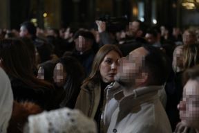 Poznati na ponoćnoj liturgiji (2).jpg