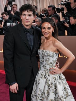 Mila Kunis Ešton Kučer (3).jpg