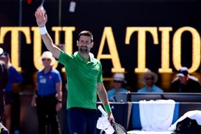 Novak Đoković pozdravlja publiku na Australijan openu