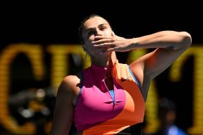 Arina Sabalenka pozdravlja publiku na Australijan openu