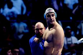 Nikola Jakšić gleda sudije posle isključenja u Beogradskoj areni