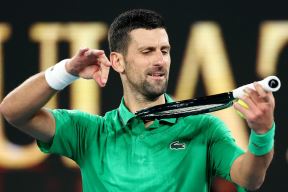 Novak Đoković svira violinu na reketu