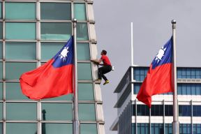 Aleks Honold se penje na Taipei 101 (4).jpg