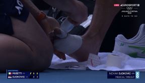 Novak Đoković medicinski tajm-aut (3).jpg