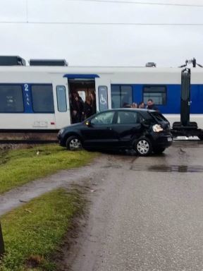 Voz udario automobil u Pančevu (2).jpg