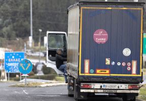 Vozači kamiona sa Zapadnog Balkana blokiraju granične terminale EU u znak protesta protiv novog sistema izlaskaulaska (1).jpg