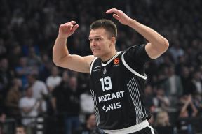 Arijan Lakić slavi koš Partizana protiv Panatinaikosa