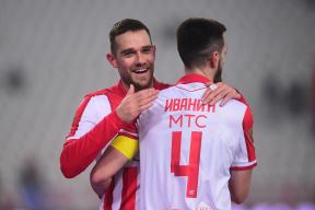 Timi Maks Elšnik se grli sa Mirkom Ivanićem.