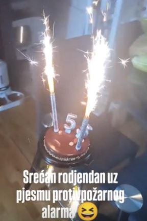 Nigor Lazić rođendan torta pirotehnika.jpg