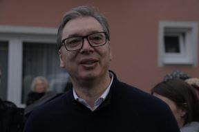 Vučić obilazi domaćinstvo Perice Simeonovića u selu Jasikovo (3).jpg