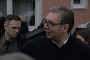 Vučić obilazi domaćinstvo Perice Simeonovića u selu Jasikovo (4).jpg